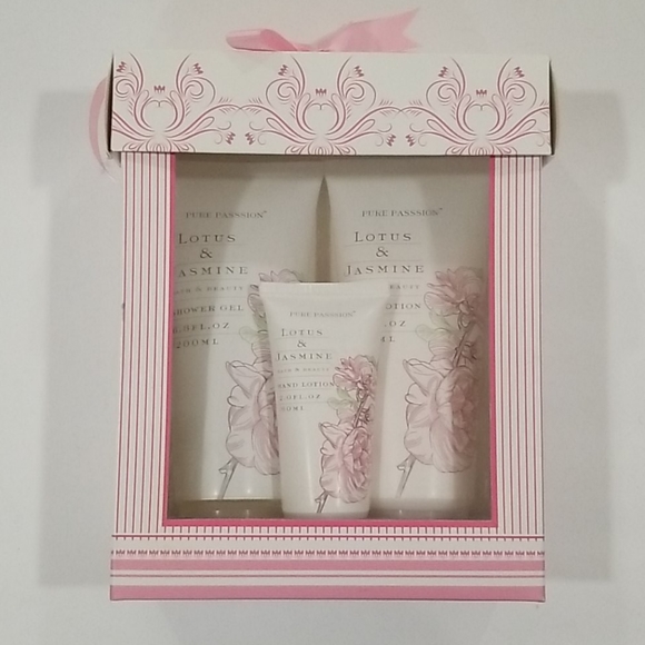 Pure Passion Bath Gift Set Lotus & Jasmine - Picture 1 of 3